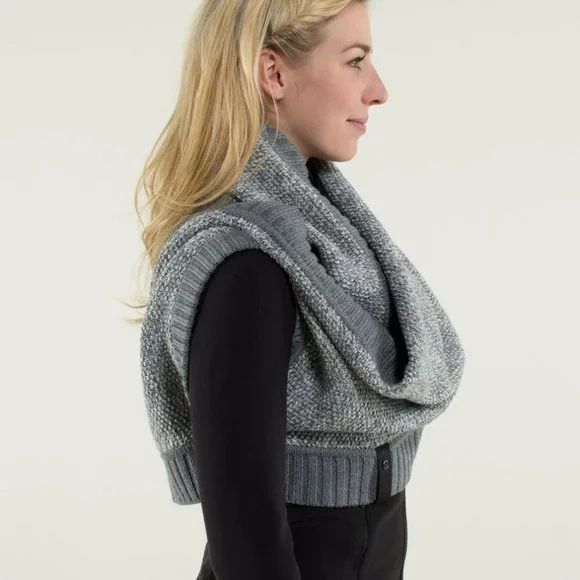 LULULEMON Cozy Yogi Infinity Scarf Wrap in Heathered Medium Grey / Angel Wing OS - Picture 3 of 10